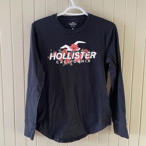 Hollister - XS - Black long sleeves tee with floral design - VGUC